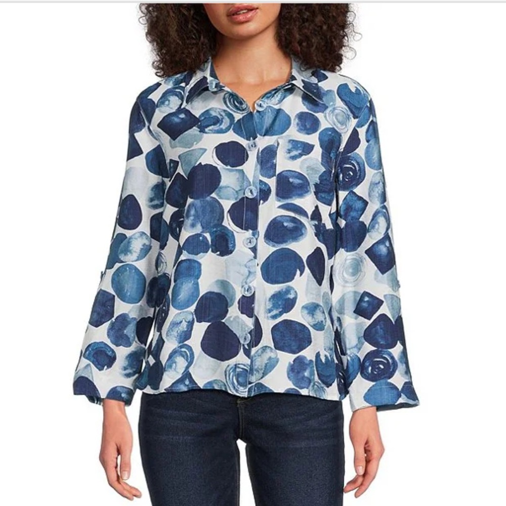 Ali Miles Woven All Over Dot Print Point Collar 3/4 Roll-Tab
